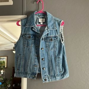 Super cute Forever 21 Jean Vest Size Small